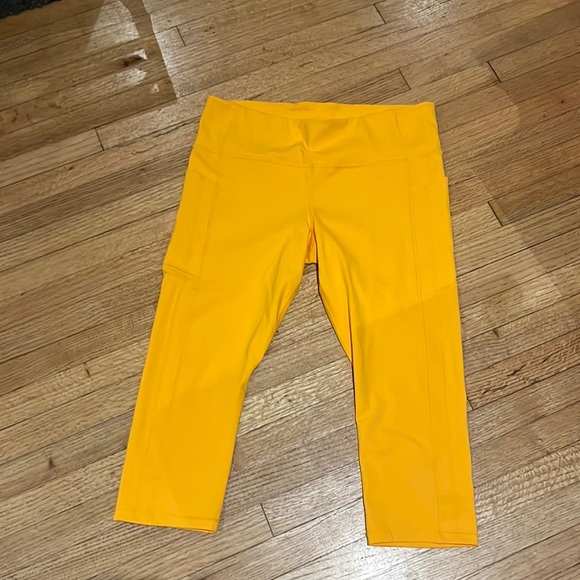 NWOT Athleta Ultimate Stash II Capri - Picture 5 of 16